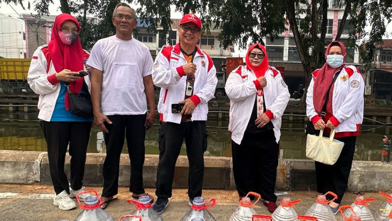 PPUKRN Kalbar Bergerak di Tengah Kekeringan dan Karhutla, Air Bersih Disalurkan ke Warga